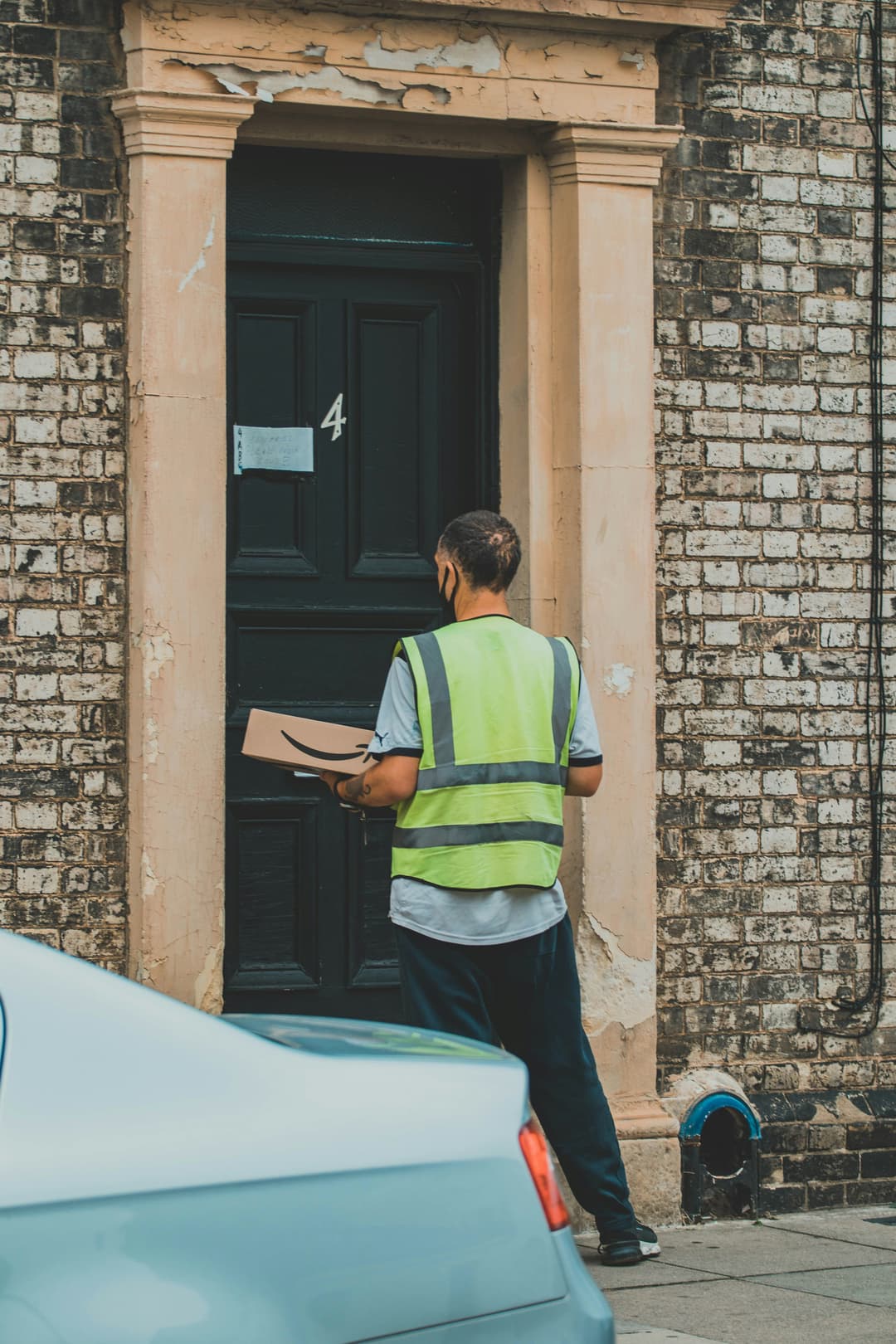 https://images.unsplash.com/photo-1604605801370-3396f9bd9cf0